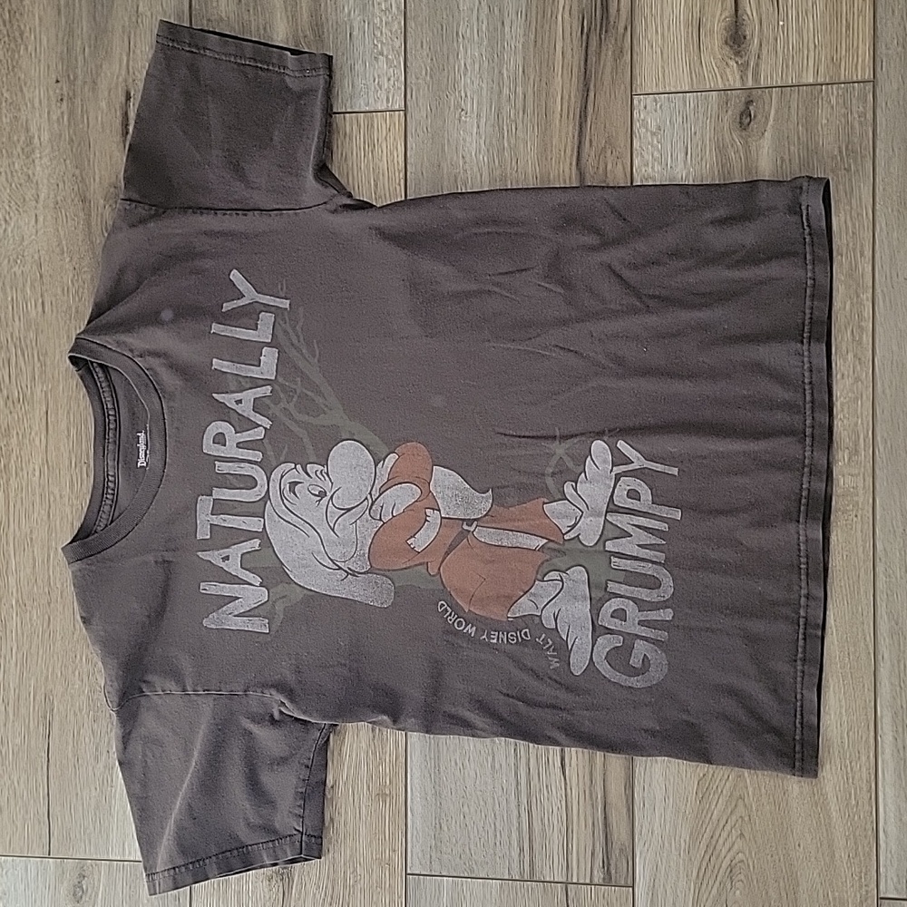 Disney "naturally grumpy" t-shirt snow white